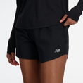 Load image into Gallery viewer, Women's New Balance RC Seamless Short 5 Inch
